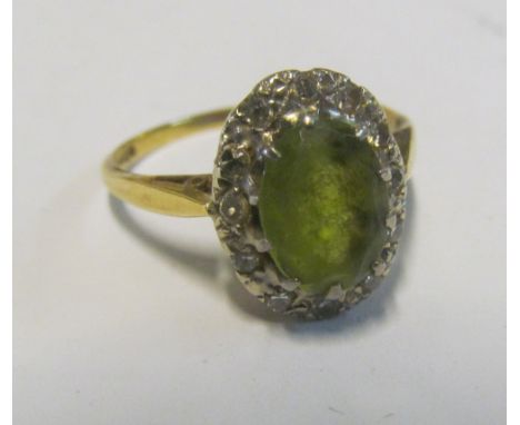 An 18ct gold cluster ring 2.9g