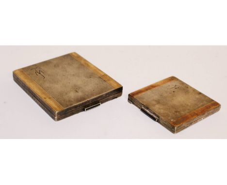 An engine turned silver cigarette case and a compact. Weight 7ozs.