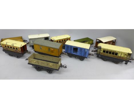 A collection of Hornby tin plate 0 gauge model rail rolling stock 