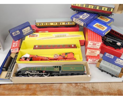 A collection of vintage Hornby Dublo model railway, including Silver King model locomotive, Island Platform kit, Composite Re