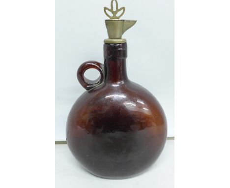 An amber glass liqueur flagon decanter with stopper 