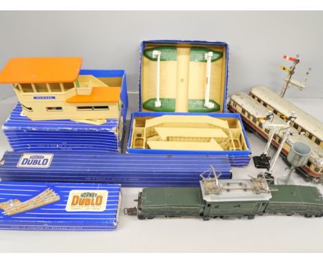 A German made Marklin CCS 800 ‘crocodile’ three rail model locomotive, a Trix Express locomotive and carriage, a Hornby Dublo