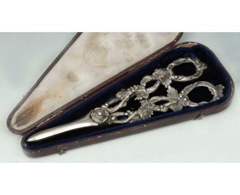 A PAIR OF VICTORIAN SILVER GRAPE SCISSORS, cast with grapevine decoration, 18.5cm long by Yapp & Woodward of Birmingham, case