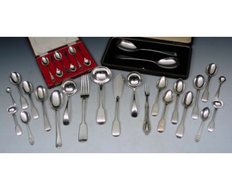 A COLLECTION OF SILVER FLATWARE TO INCLUDE: a pair of Old English pattern toddy ladles, Sheffield 1921 by Fattorini & Sons Lt