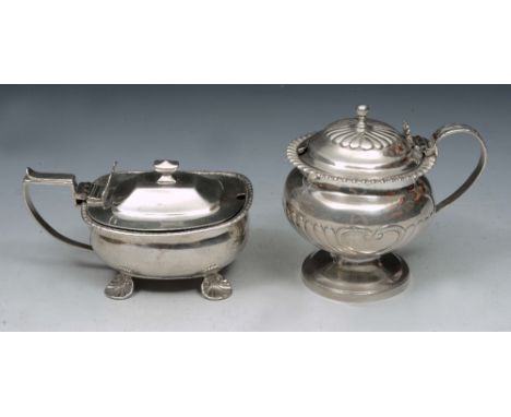 A GEORGE IV SILVER MUSTARD POT, urn shaped with fluted decoration, matching hinged lid and turned stepped foot, 9.5cm high, L