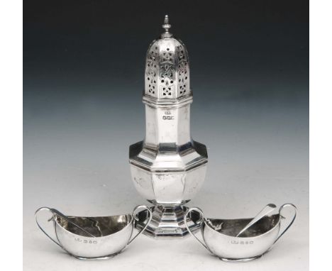 AN OCTAGONAL AND BALUSTER SHAPED CASTOR with a drilled and pierced lid and finial, 18.5cm high, Sheffield 1932 by Viner's Ltd
