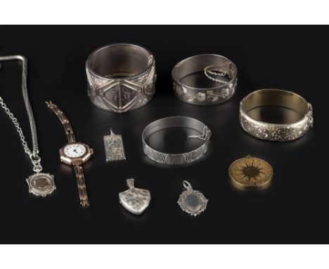 A COLLECTION OF JEWELLERY, to include a 9ct gold cased lady's wristwatch, monogrammed, with expanding baton-link bracelet, a 