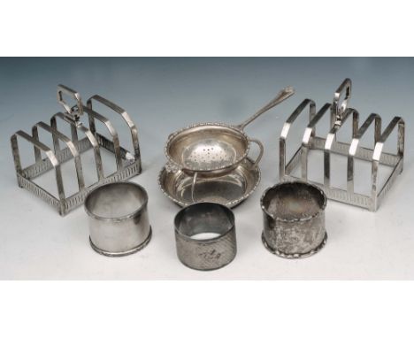 A PAIR OF ART DECO STYLE FOUR DIVISIONAL SILVER TOAST RACKS, 8.5cm high, Sheffield 1925 by Mappin & Webb; a silver tea strain