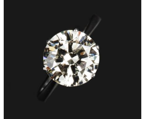 A DIAMOND SINGLE STONE RING, the round brilliant-cut diamond in raised six-claw setting, to an 18ct white gold mount with kni