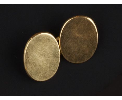 A PAIR OF CUFFLINKS, of oval panel design with baton-link fittings, the reverse stamped '18c', panel length 1.75cm  
