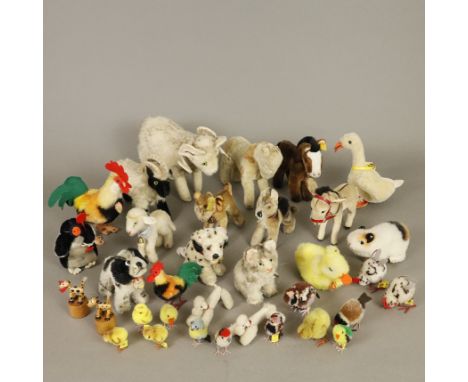 Konvolut Steiff-Plüschtiere Haus und Hof - überwiegend 1950er/60er, Mohair/Filz, teils mit Draht- und Kunststoffbeinen, 32 St
