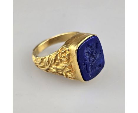 Siegelring - Silberfassung, Schulterpartie mit Jugendstil-Ornamentik, Lapis-Intaglio als Ringkopf mit heraldischer Darstellun