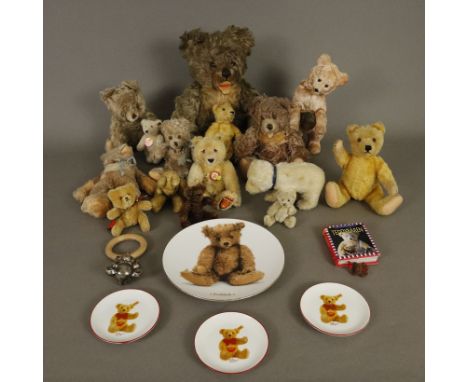 Konvolut "Teddy" - 20. Jh., 15 Plüschbären, u.a. Steiff (teils mit Knopf bzw. Schild), Hermann, verschiedene Größen, Alter un