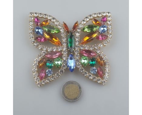 Sehr große Vintage-Brosche - USA, Metall goldfarben, Schmetterling, durchbrochen gearbeitet, besetzt mit bunten facettierten 