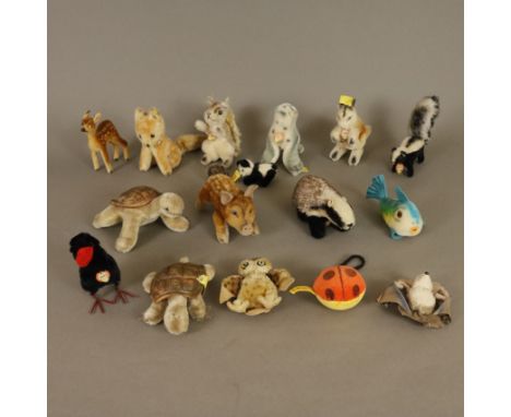 Konvolut Steiff-Plüschtiere - überwiegend 1950er/60er, Mohair, 17 Stück: 1x Känguru "Kangoo", Knopf, Fahne und Schild; 1x See