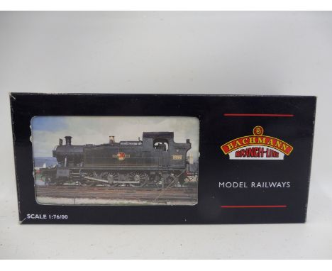A boxed Bachmann 32-135 class 4575 Prairie tank locomotive in GWR green colours. 