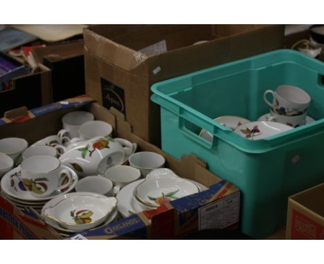 Quantity of Royal Worcester 'Evesham Ware'.