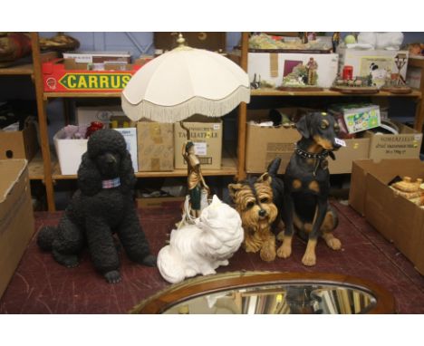 Figural table lamp, three dogs and a cat figure.