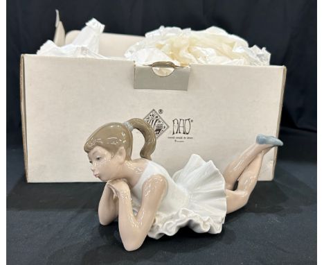 Nao Ballet Pensativa figure in good overall condition with original box 