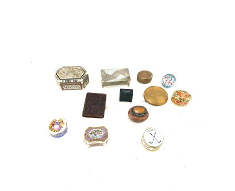 Selection of collectable trinkets to include mother of pearl etc 