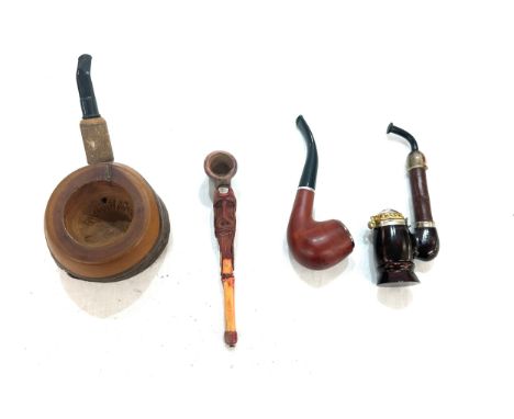 Selection of vintage smoking pipes includes bruyere garantie pipe etc 