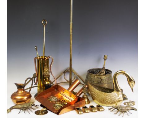 A selection of brass and copper wares to include, two copper coal shovels, a pair of brass wall brackets, a selection of hors
