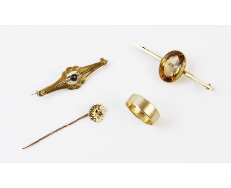 A citrine set bar brooch, the oval mixed cut citrine measuring 17mm x 13mm, bezel set to a yellow gold bar brooch, 5cm long, 