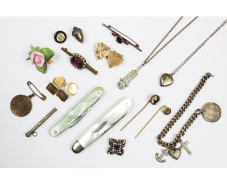 A collection of assorted jewellery and objects of virtue, to include a 9ct gold Mizpah brooch in the form of a pair of hearts