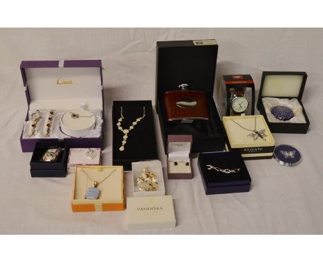 Various boxed gift items including necklaces, hip flask, earrings etc&nbsp;