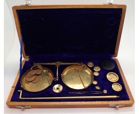 Set of jewellers scales and weights 