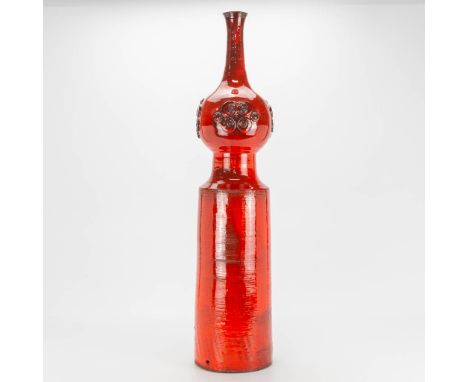 Rogier VANDEWEGHE (1923 - 2020) for Amphora a with selenium glazed red lamp base made of ceramics. Unmarked. (76 x 17 cm)