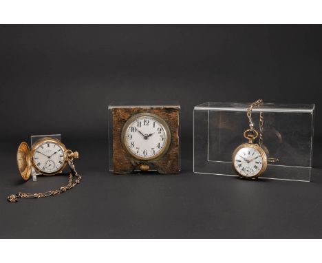 A collection of 2 pocket watches and a table clock, of which 1 is marked Elgin. (9 x 9 x 2 cm)