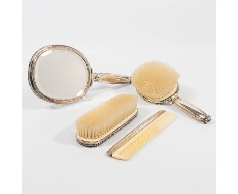 A collection of silver vanity items. 2 brushes, a comb and mirror. Marked A835. condition: restaurations. 