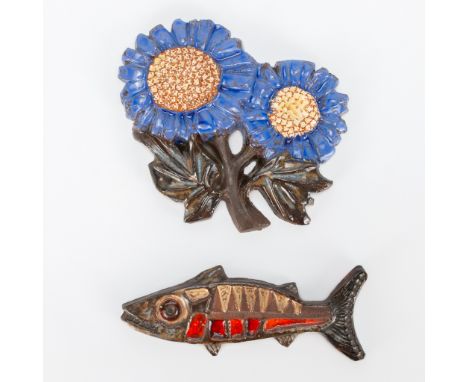 Elisabeth VANDEWEGHE (XX-XXI) A pair of ceramic wall decorations, fish and sunflower made in rare blue (only 3 produced in bl