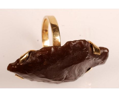 An 18ct. gold ring set with a flint arrow head. 