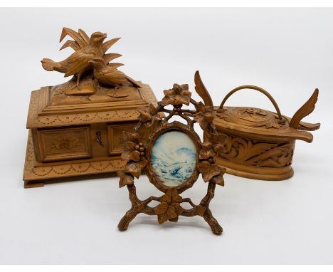 Early 20th Century Tyrol treen, to include jewellery casket, birds finial, interior lined in velvet, width 17cm, an easel ova