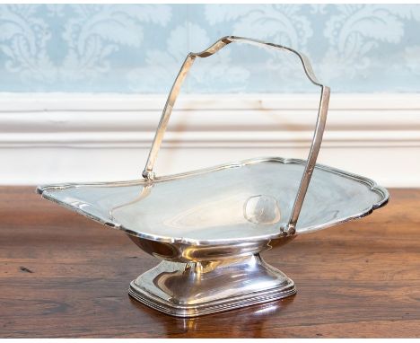 A George V silver swing handle basket, Sheffield 1928, approximate weight 590 grams