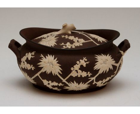 An early nineteenth century Wedgwood brown stoneware lidded sucrier, circa 1810. It is decorated with a floral design to both