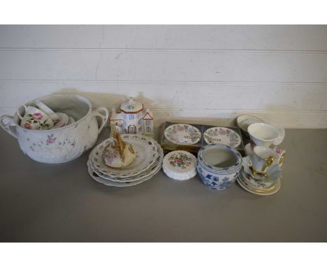 MIXED LOT : BLUSH WORCESTER MINIATURE EWER (A/F), DECORATED PLATES, CHAMBER POT ETC