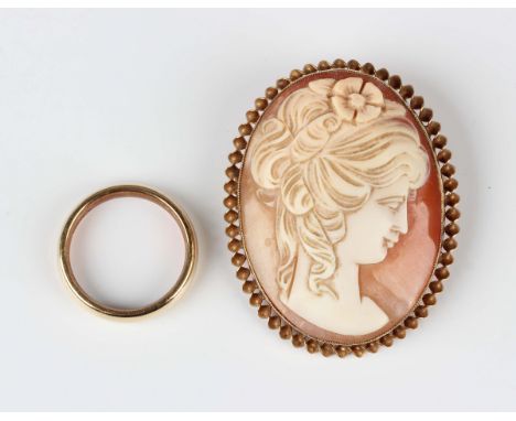 A 9ct gold wedding ring, London 1997, ring size approx N, and a 9ct gold mounted oval shell cameo brooch, carved as a portrai