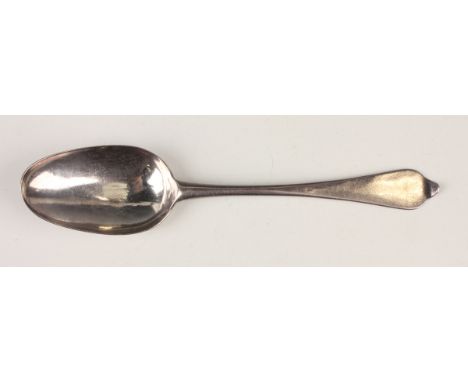 A Queen Anne silver Dog Nose spoon, the bowl back with rat tail, London 1705, maker's mark rubbed, weight 55.7g, length 19.8c