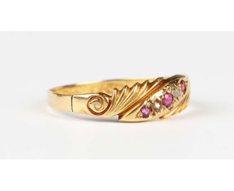 A late Victorian 18ct gold, ruby and diamond five stone ring in a twist design between fanned shoulders, Birmingham 1900, wei