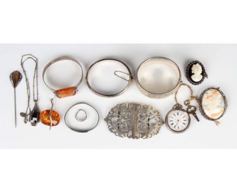 A group of mostly silver jewellery, comprising a two-piece waistbelt buckle, Chester 1901, width 8.9cm, weight 34.1g, four ba