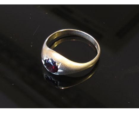 A 9ct gold ring set with garnet in rub over setting size U/ V, 2.7g 