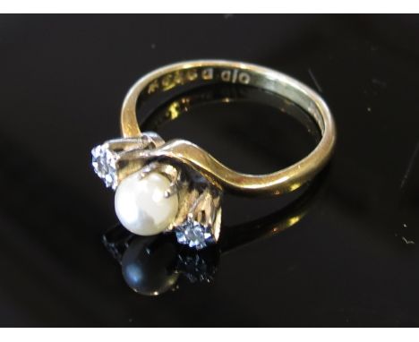 An 18ct gold pearl and diamond crossover ring, size L, 3.1g