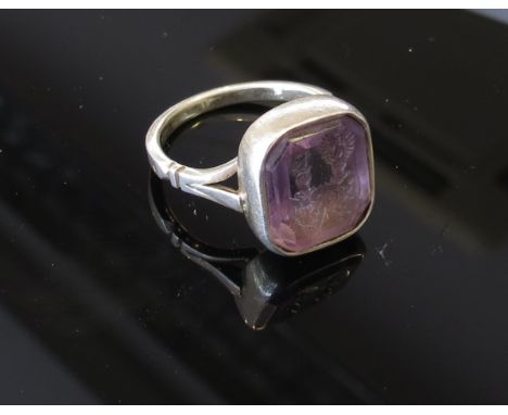 An amethyst intaglio ring, white metal shank, size Q