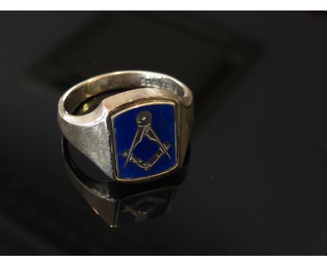 A 9ct gold blue enamel swivel Masonic signet ring, size S, 8g 