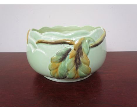 A Clarice cliff lily bowl, 17cm diameter