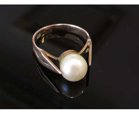 A single pearl ring, size M shank unmarked