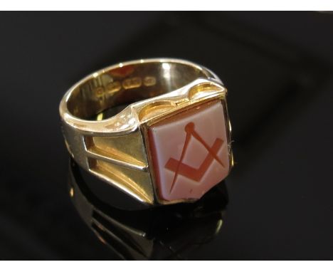 An 18ct gold gents ring with Masonic seal, size S, 12.9g 